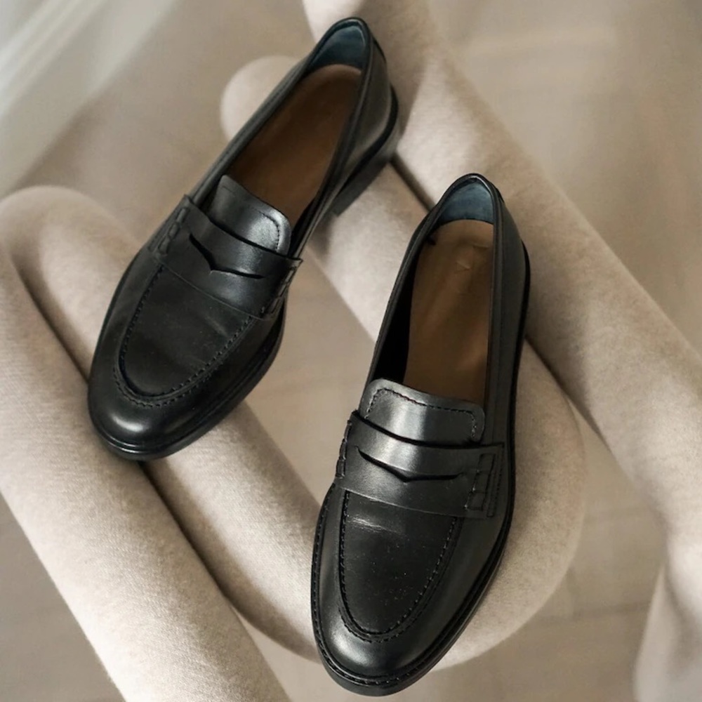 Flattered Sara leather black loafers